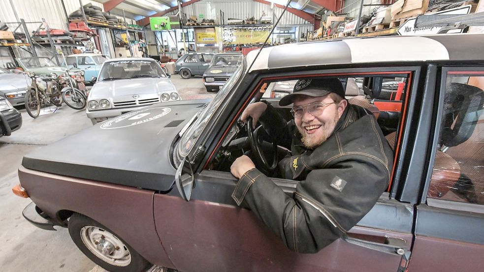 Max Cornelius liebt Autos mit Patina und Geschichte. An vielen Exemplaren hängt er so sehr, dass er sie selbst behält. Foto: Ortgies