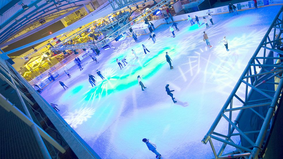 Weil die Eisfläche so beliebt ist, geht sie in die Verlängerung. Fotos: J. Doden/Archiv