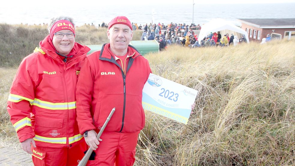 Mit Leib und Seele DLRGler auf Borkum: Britta und Rudi Erdwiens. Foto: Ferber