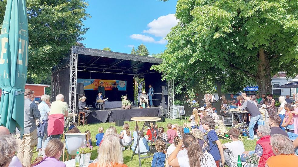 Der Kultursommer geht in die zweite Runde, allerdings etwas abgespeckt. Die Bühne am Stephansplatz (Foto) wird wieder aufgebaut. Foto: Hanssen/Archiv