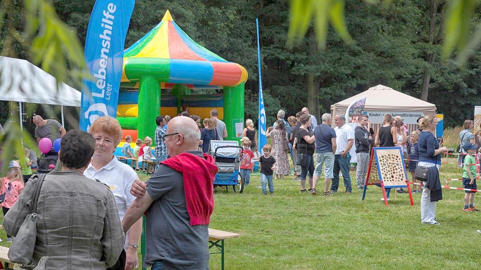 Zahlreiche nicht-kommerzielle Vereine und Einrichtungen feiern alljährlich im Julianenpark. Foto: Martensson