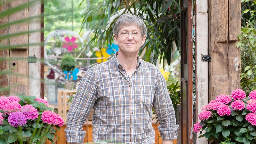 Dirk Gerlach in der Blumenhalle in Wiesmoor, die er neben weiteren Aufgaben mitverantwortete. Foto: Archiv