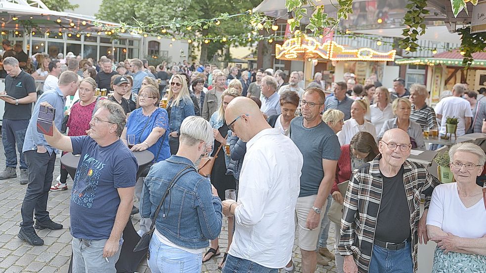 Viele genossen das Stadtfest bei schönem Wetter. Foto: Wolters