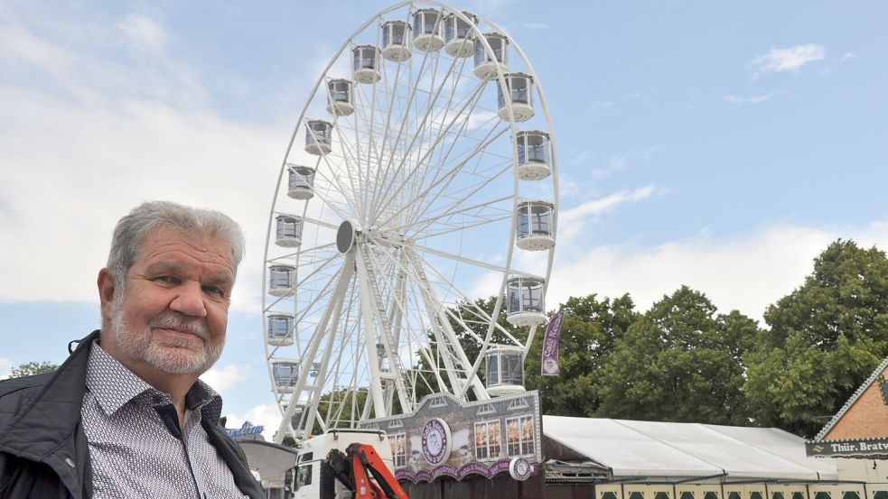 Das Riesenrad ist eines der beliebtesten Fahrgeschäfte. Laut Dieter Kramer ist es 38 Meter hoch und ermöglicht einen fantastischen Blick aufs Festgelände. Foto: Ullrich