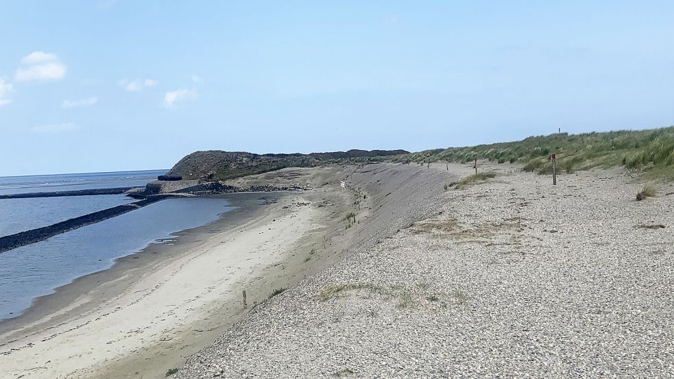 Vor der Düne klafft eine meterhohe Klippe. Foto: NLWKN