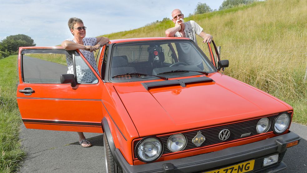 Wubbe Jan Kiel organisiert mit seiner Frau Anna die Oldtimer-Schau beim Müggenmarkt. Foto: Ortgies