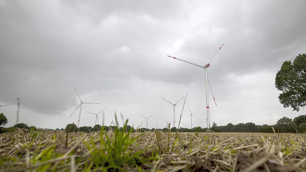 Dunkle Wolken und Regen im Anmarsch: Ein typisches Bild für die Wetterlage im Juli in Norddeutschland. Foto: imago-images/Agentur 54 Grad