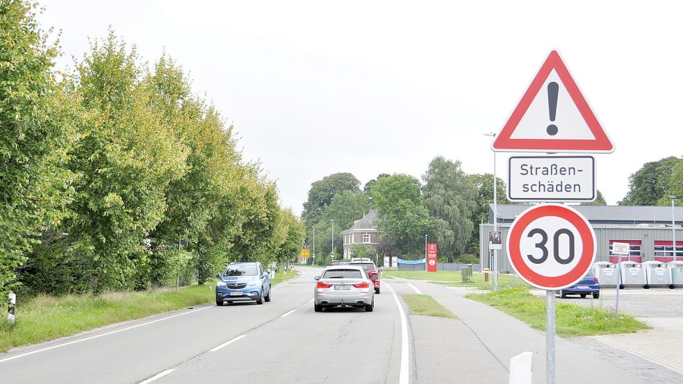 Die Bundesstraße 436 bekam ein Tempolimit, jetzt wird gearbeitet. Foto: Wolters