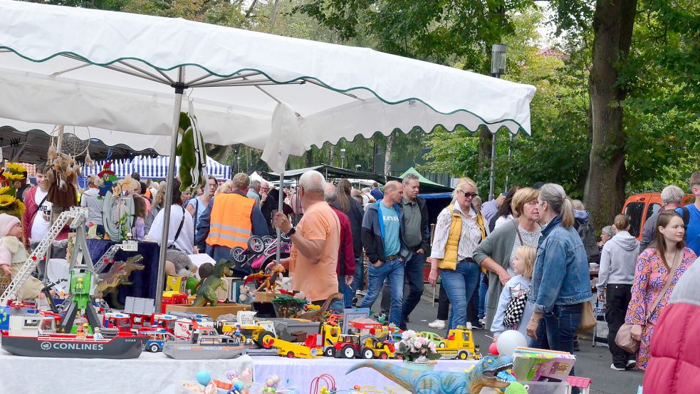 Der Flohmarkt war gut besucht. Foto: Lehmann