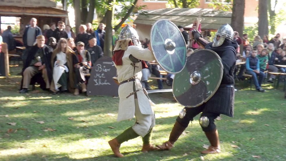 Beim Michaelismarkt in Weener wird es mittelalterlich: Foto: Segebade/Archiv