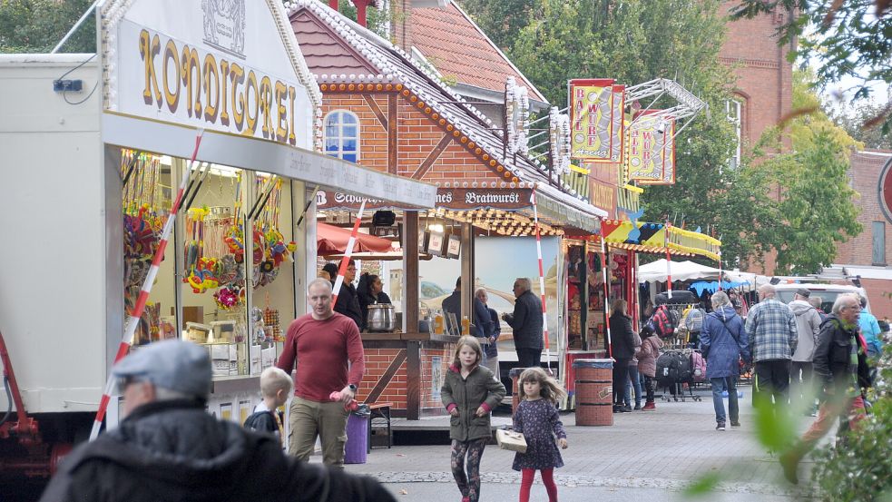 Auch Schausteller sind beim Michaelismarkt mit Buden vertreten. Foto: Eden/Archiv