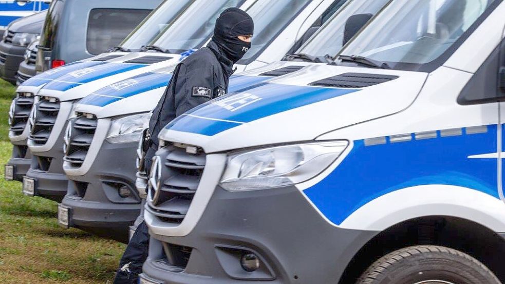 Bundesinnenministerin Faeser hat den rechtsextremistischen Verein „Hammerskins Deutschland“ sowie seine regionalen Ableger und die Teilorganisation „Crew 38“ verboten. In der vergangenen Woche durchsuchte die Polizei Objekte in verschiedenen Bundesländern. DPA-Symbolfoto: Büttner