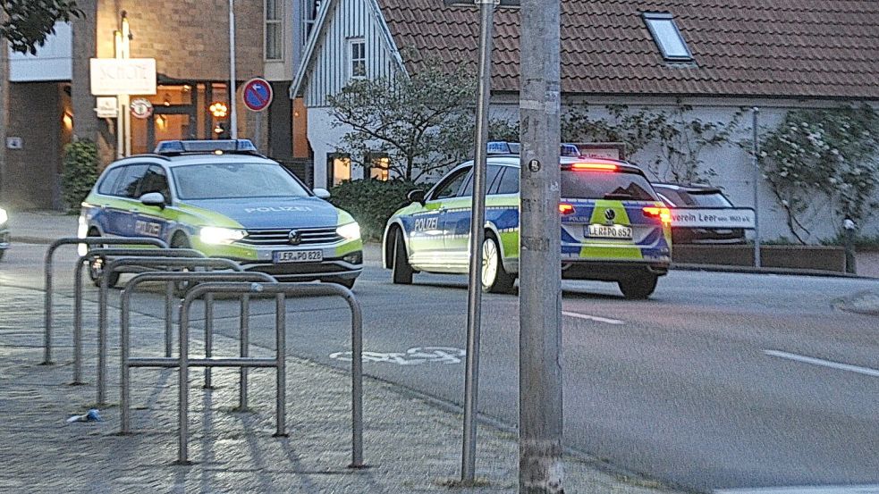 Die Polizei fuhr mit mehreren Streifenwagen durch die Innenstadt. Foto: Wolters