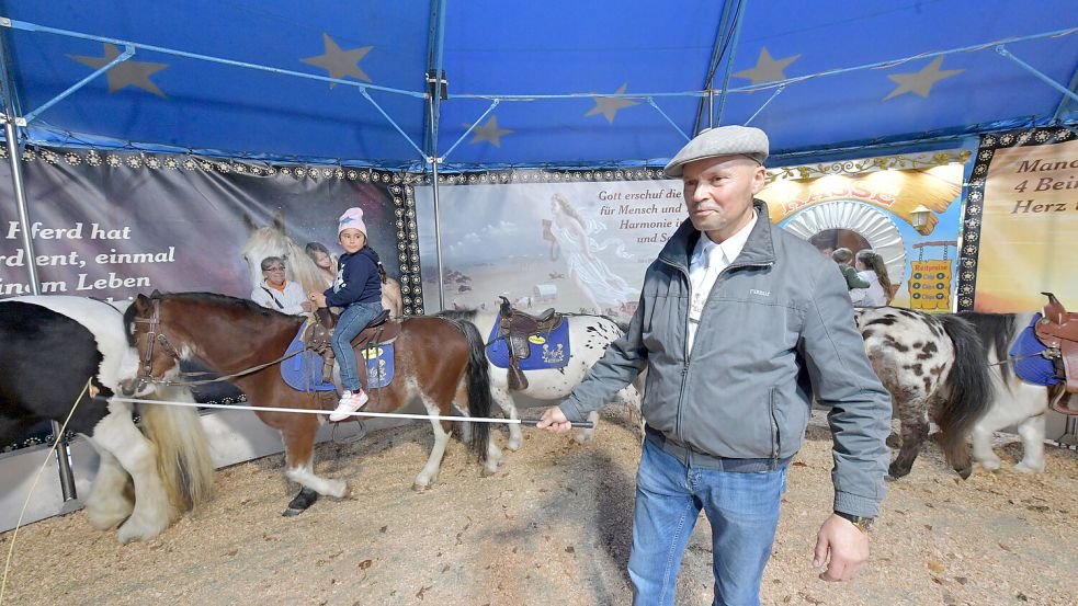 Ponyreiten auf dem Gallimarkt: Für viele Kinder ist das schöner als jede Karussellfahrt. Foto: Ortgies