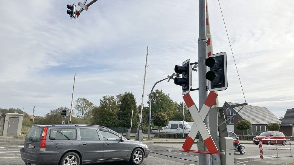 Viel genutzt und ab Samstag für vier Tage gesperrt: der Bahnübergang Schlesierstraße. Foto: Schuurman