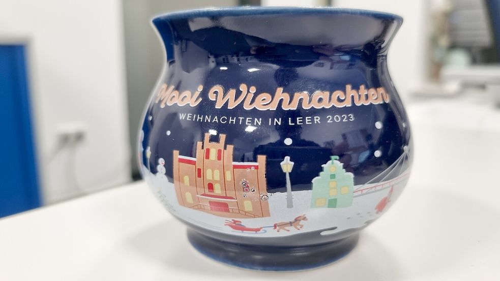 Bei der Weihnachtsverlosung der Werbegemeinschaft ist auch der Weihnachtsbecher wieder ein Gewinn. Foto: Bothe