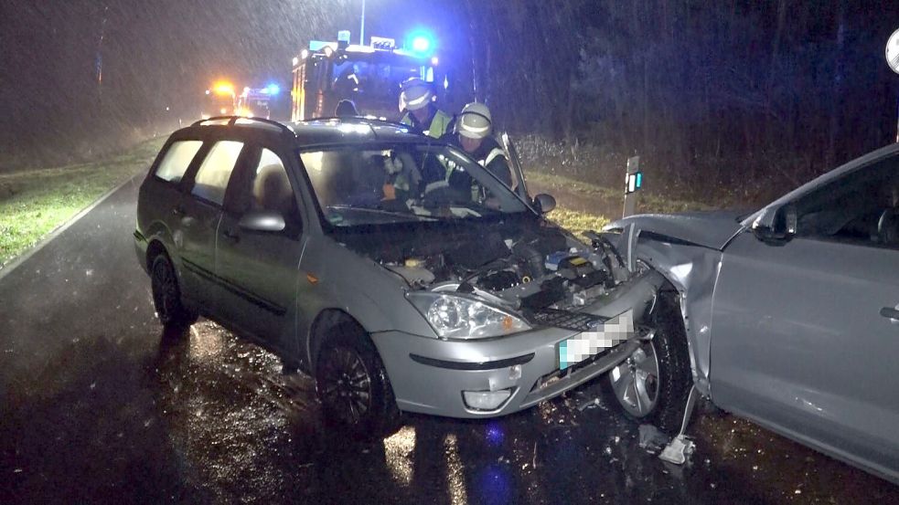 Zwei Wagen waren zusammengestoßen. Foto: Loger