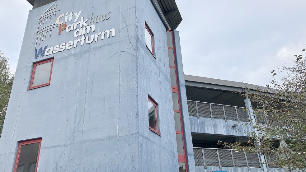 Das Parkhaus am Wasserturm in Emden bekommt in wenigen Tagen einen neuen Betreiber. Foto: Archiv/Schuurman