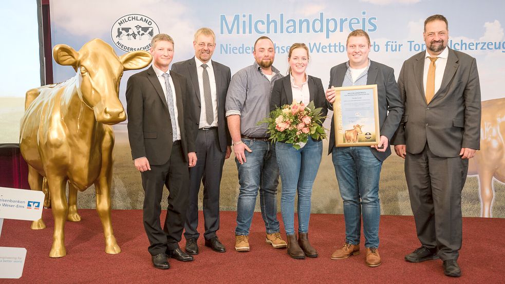 Weert Baack, Jan Heusmann, René Dornbusch, Marike Loesing, Heiner Cordes und Dr. Holger Hennies (von links) auf der Preisverleihung in Bad Zwischenahn. Foto: Patrick Lux