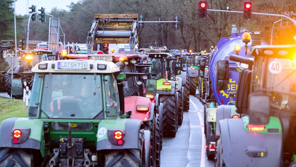 In Ostfriesland drohenähnliche Szenen wie hier, kurz vor Weihnachten in Soltau. Archivfoto: Schulze/DPA