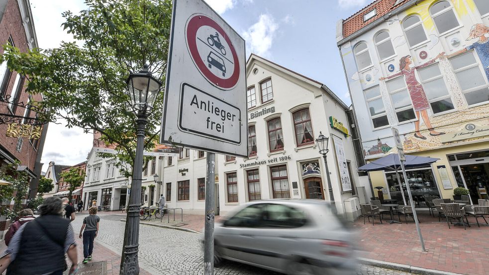 Die Brunnenstraße in Leer ist eine Fahrradstraße. Für Autos und Motorräder gilt „Anlieger frei“. Foto: Ortgies