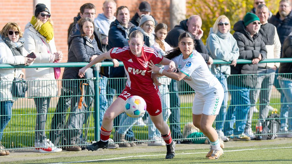 Aurich-Spielerin Janne Buck (links) macht nicht nur in der Bundesliga, sondern nun auch mit der Verbandsauswahl auf sich aufmerksam. Foto: Rewohl