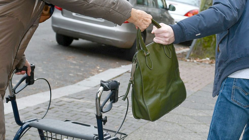 Zwei Senioren wurde am Freitag Opfer eines Raubes in Bremen. Foto: Imago stock&people