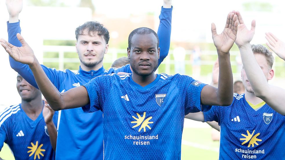 Yanic Konda bleibt Kickers Emden auch in der kommenden Spielzeit erhalten. Archiv: Doden/Emden