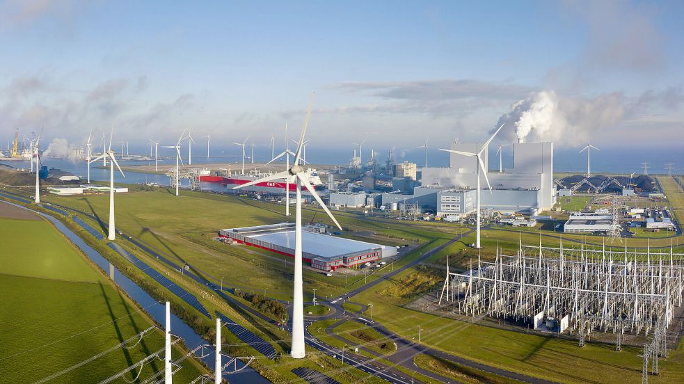 Eemshaven ist vor allem ein Knotenpunkt für die Energiewirtschaft, im Hafen werden aber auch Militärgüter verladen. Foto: Westend61/Imago Images