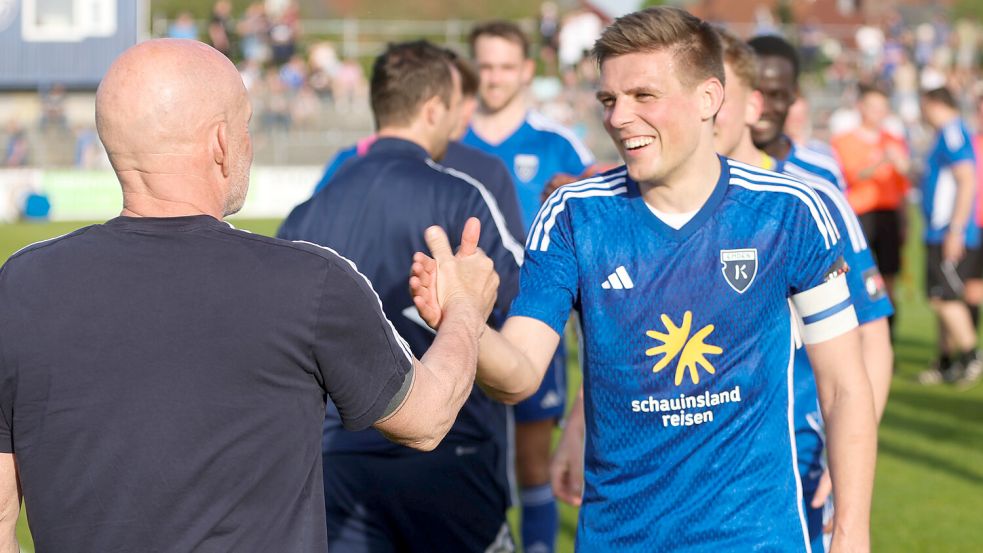 Seit fünf Jahren sind Trainer Stefan Emmerling (links) und Bastian Dassel ein Herz und eine Seele. Am Montag werden sie sich noch einmal abschlagen. Dann ist Dassels Spielfeld-Karriere beendet. Foto: Doden