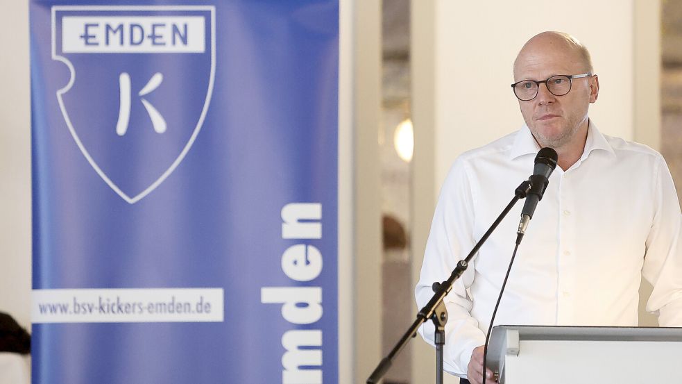 Kickers-Präsident Hendrik Poppinga präsentierte die Finanzzahlen und freute sich über ein klares Votum. Fotos: Doden/Emden