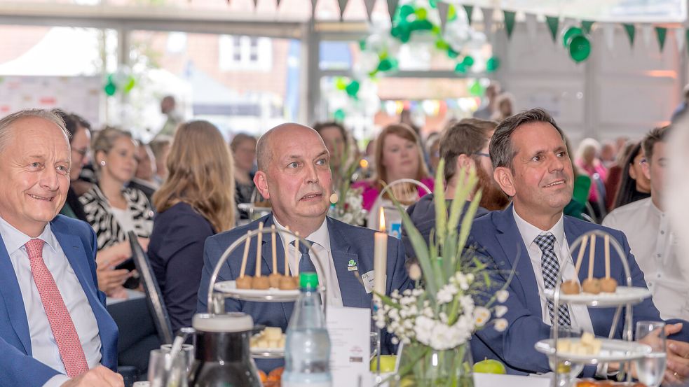 Weitgehend einig: (von links) Bauernverbandspräsident Joachim Rukwied, Landvolk-Präsident Manfred Tannen und Niedersachsens Wirtschaftsminister Olaf Lies (SPD). Foto: Nicolai Heise/www.anker21.de/LHV Ostfriesland