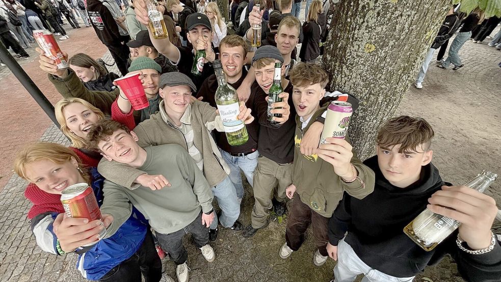 In Leer versammelten sich die Jugendlichen zur School’s out-Party. Foto: Hock