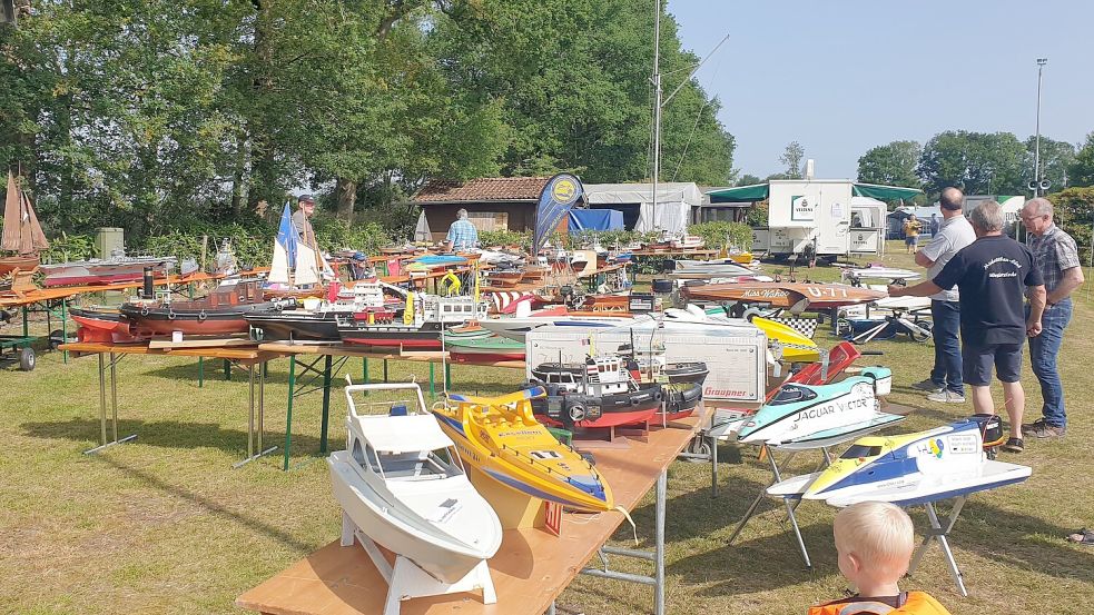 In Westerstede-Petersfeld stellen Modellbauer ihr Hobby vor. Foto: mcw Westerstede