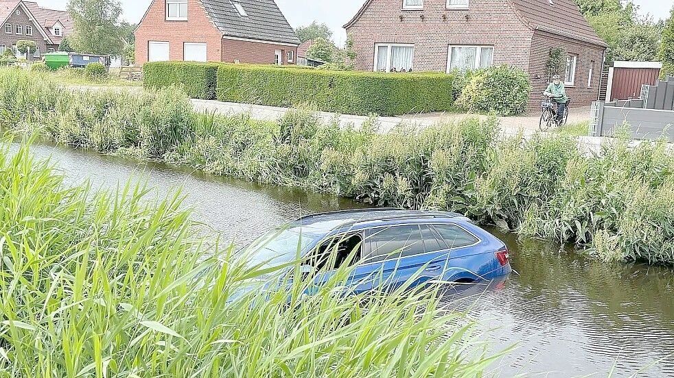 Fährt ein Pkw in den Kanal, ist für den Fahrer der einzige Ausweg oft das Fenster. Foto: Archiv/Luppen