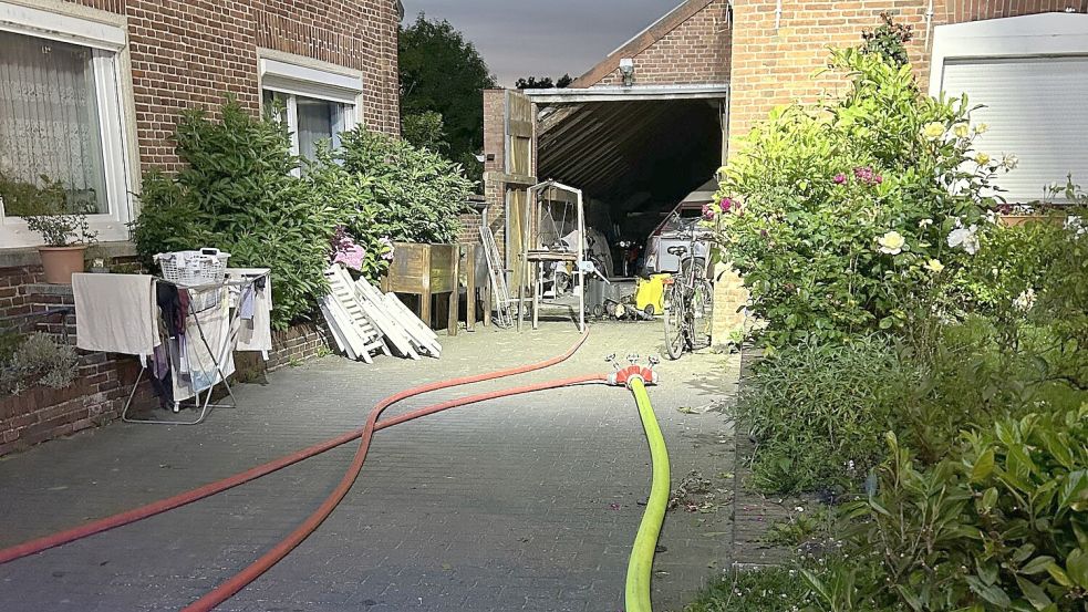 In einer Scheune an der Bettewehrstraße war Unrat in Brand geraten. Foto: Feuerwehr