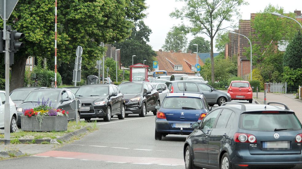 Wendemanöver, Bus und Auto: Auf dem Osseweg kommt es teilweise zu risikoreichen Aktionen. Foto: Wolters