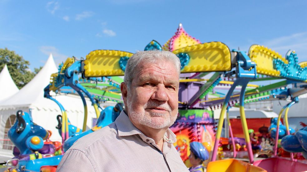 Platzmeister Dieter Kramer organsiert den Jahrmarkt des Schützenfestes seit 17 Jahren. Foto: Oltmanns