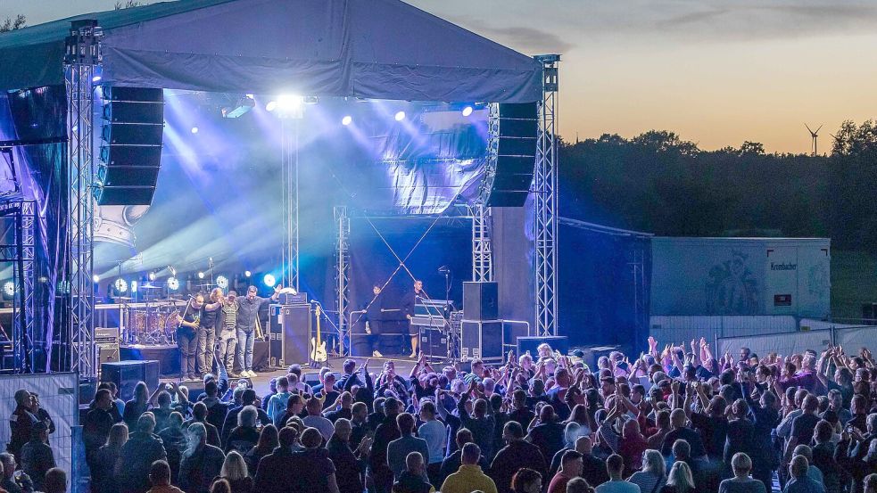 Die Gruppe Torfrock – hier bei einem Auftritt im LMC Hinte – spielt in Wiesmoor. Foto: Seltz/Archiv