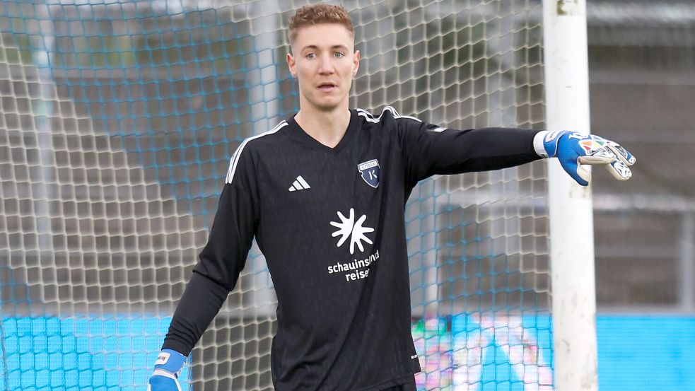 Torhüter Marcel Bergmann war in der Startformation und feierte mit seinem Team einen überraschenden 2:1-Testspielsieg in Hannover. Archivfoto: Doden/Emden