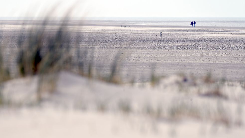 Der Strand auf Juist zieht sich über die gesamte Länge der Insel. Foto: Federico Gambarini/dpa