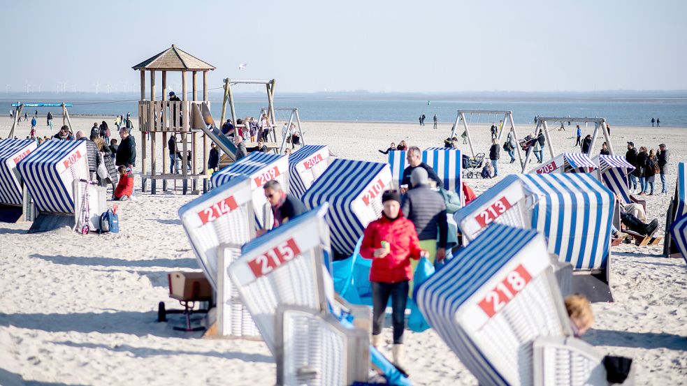 Das Westbad auf der Insel Norderney ist ein Touristenmagnet. Foto: Hauke-Christian Dittrich/dpa