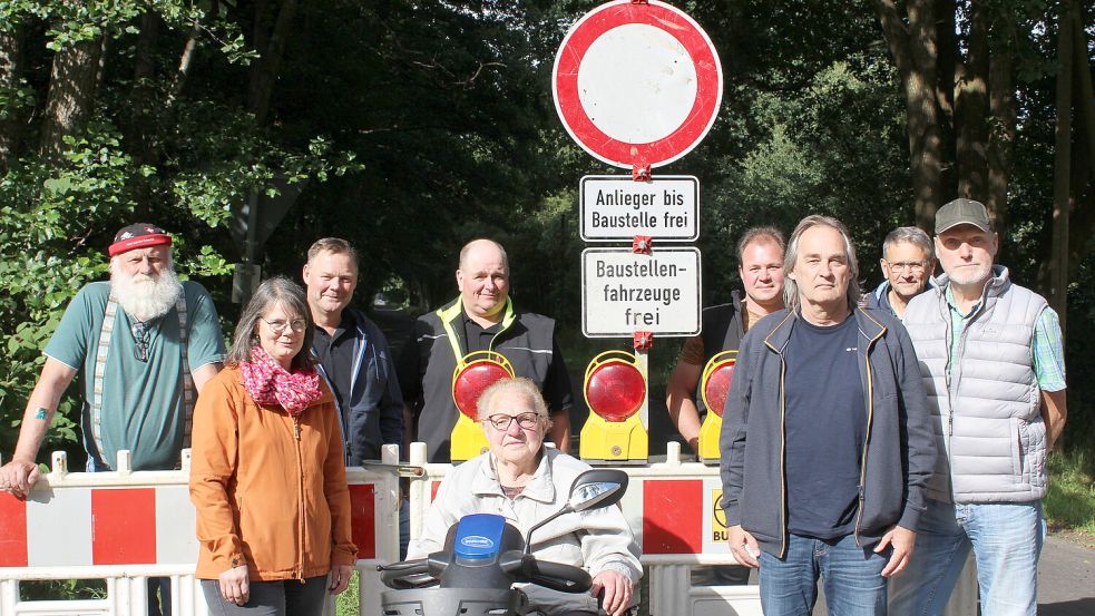 Unternehmer, Landwirte, Senioren, Politiker: Unter den Bewohnern im Papenburger Ortsteil Bokel macht sich Ärger ob der Einschränkungen breit, die sich aus den Arbeiten zur Teilverlegung der Rheiderlandstraße ergeben. Foto: Belling