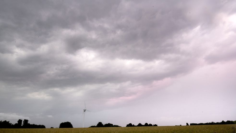 Das Wetter in Niedersachsen ist weiter wechselhaft, auch Gewitter sind möglich. Foto: dpa/Julian Stratenschulte