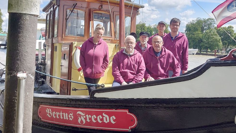 Die Crew der „Bertus Freede“ freut sich auf die Geburtstagsfeier. Foto: Schipperklottje