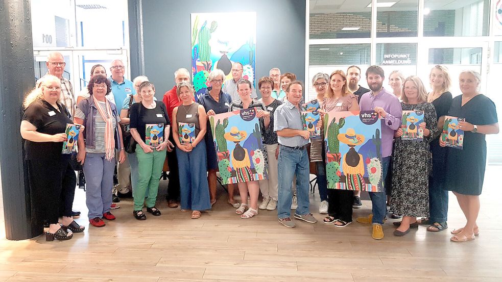 Das Team der Volkshochschule Emden stellte das neue Programm vor. Foto: VHS