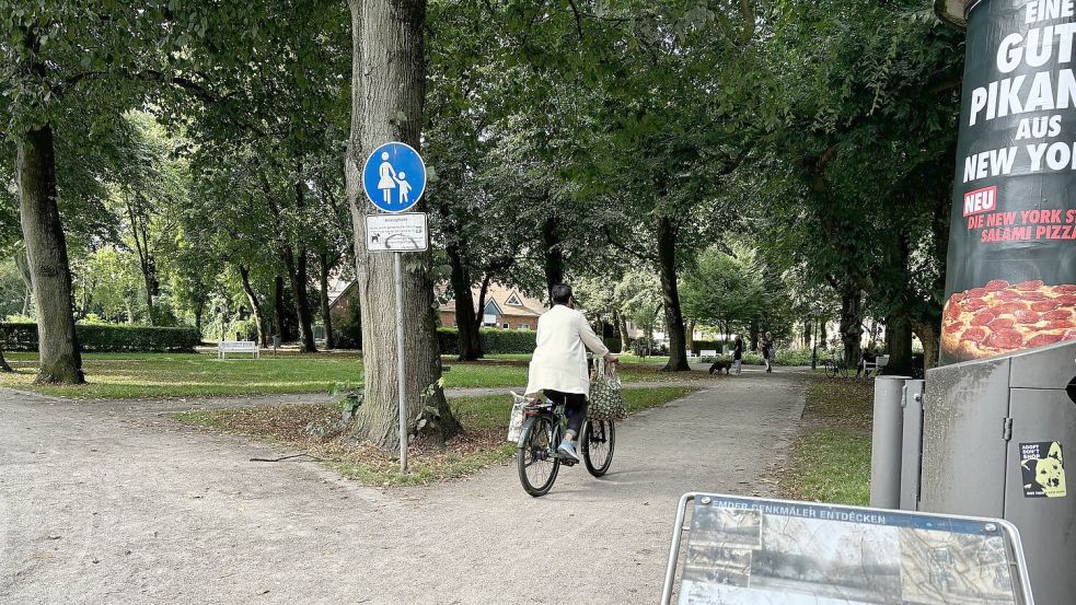 Der Burgplatz ist ein beliebter Park in Emden. Am Wochenende gab es dort einen Angriff auf einen 57-jährigen Emder. Fotos: Hanssen