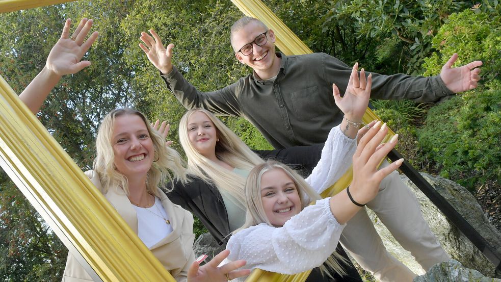 Von ursprünglich neun Kandidaten sind noch drei übrig geblieben (von links): Meike Deharde, Antje Kopietz und Joey Melina Folkerts. Timo Schäfer kann nicht antreten – er ist krank geworden. Foto: Ortgies