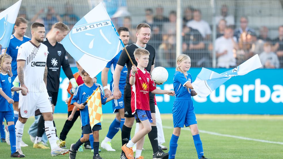 Viel los war am Freitagabend wieder im Ostfriesland-Stadion. Foto: Doden/Emden