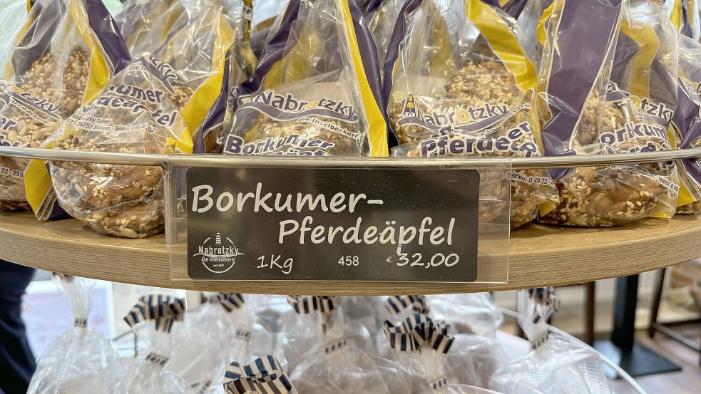 Die Borkumer Pferdeäpfel sind bei der Bäckerei Nabrotzky ein Verkaufsschlager. Foto: Pentzlin